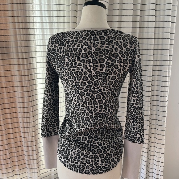 NWT Splendid Women’s Thermal Waffle Knit Henley Leopard Print Black Cream XS L - Picture 4 of 7